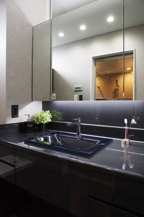 ビー・エル・ビルド　ビルド一級建築士事務所 【2000万円台/45.3坪/車3台/土地探し/間取り図】趣味の部屋から眺めるビルトインガレージ。ALC壁で建てる家の建築実例画像9