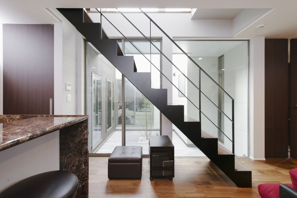 ビー・エル・ビルド　ビルド一級建築士事務所 【1000万円台/25坪/中庭/間取り図】車2台を並列駐車できるビルトインガレージハウス。家族が繋がる明るい家の建築実例画像6