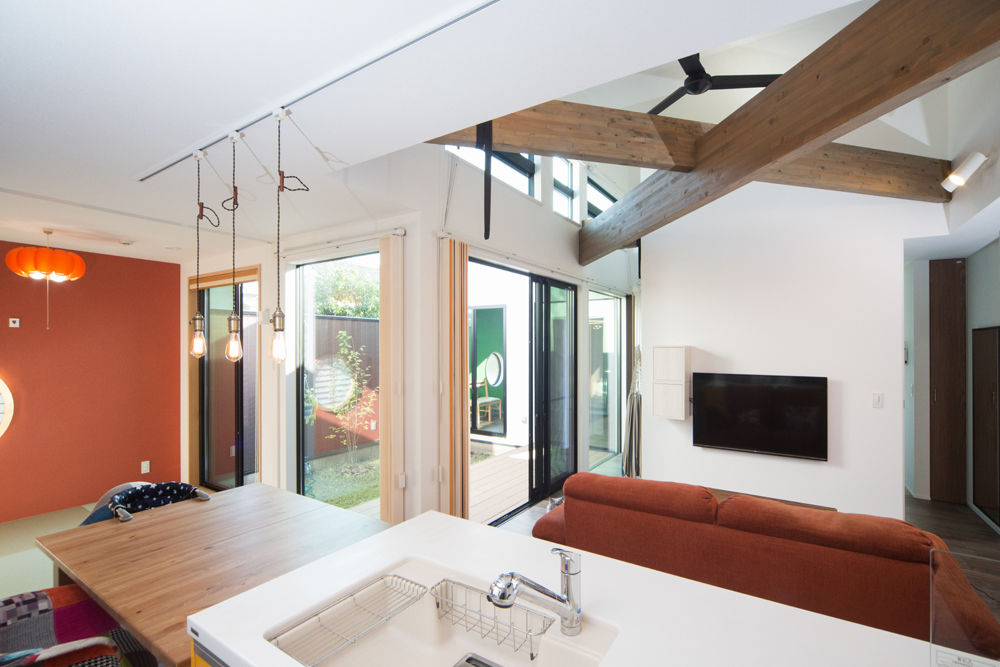 ビー・エル・ビルド　ビルド一級建築士事務所 【2000万円台/31.4坪/平屋/間取り図】家族が集まる居心地いいリビング。中庭を囲む設計の四角い平屋住宅の建築実例画像5