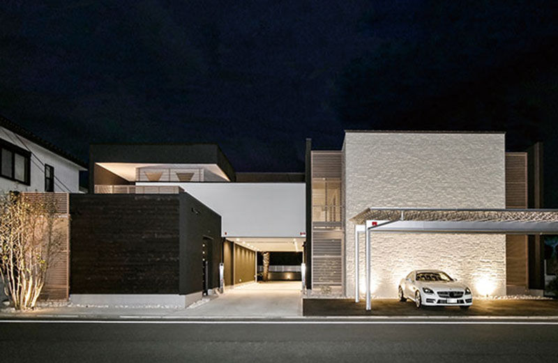 ビー・エル・ビルド　ビルド一級建築士事務所 【ビルトインガレージ/中庭/二世帯住宅】愛車眺めるガラス張りのハイクオリティな空間。趣味×住の注文住宅の建築実例画像2