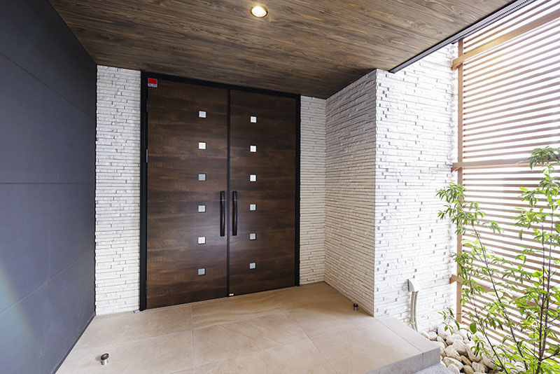 ビー・エル・ビルド　ビルド一級建築士事務所 【ビルトインガレージ/中庭/二世帯住宅】愛車眺めるガラス張りのハイクオリティな空間。趣味×住の注文住宅の建築実例画像10