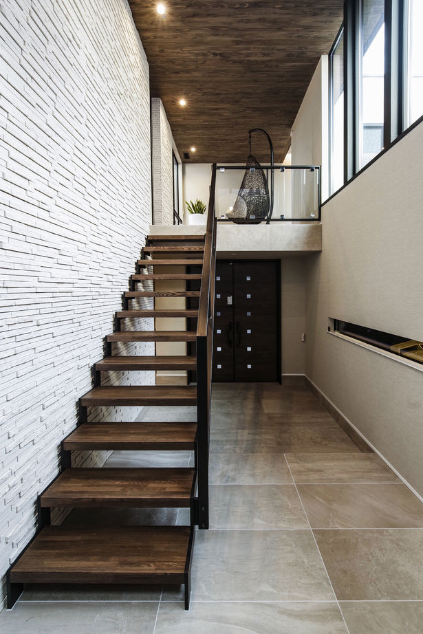 ビー・エル・ビルド　ビルド一級建築士事務所 【ビルトインガレージ/中庭/二世帯住宅】愛車眺めるガラス張りのハイクオリティな空間。趣味×住の注文住宅の建築実例画像16