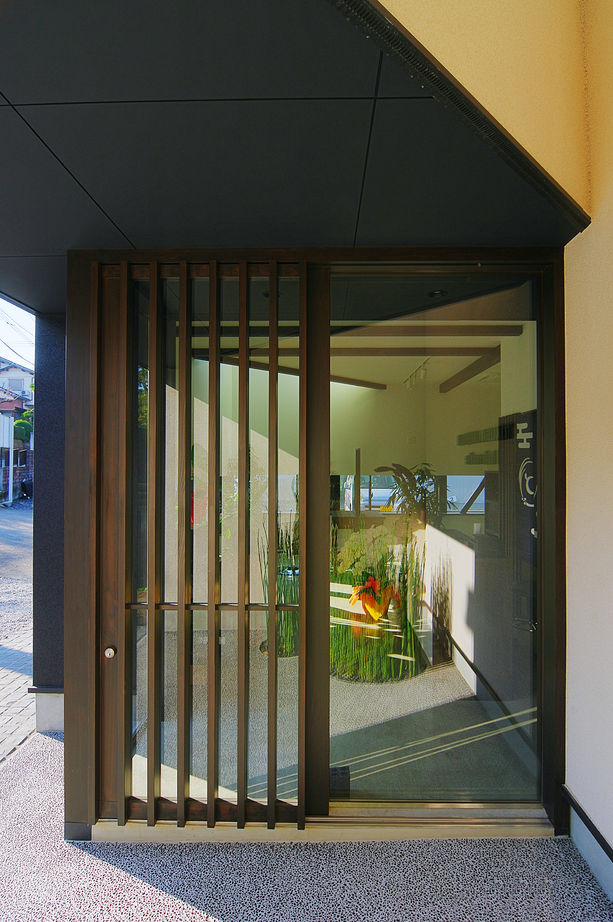 ビー・エル・ビルド　ビルド一級建築士事務所 【3000万円台/41.1坪/吹き抜け/店舗併用住宅】美容室も居住空間もリラックスできる自慢のキューブ型の家の建築実例画像3