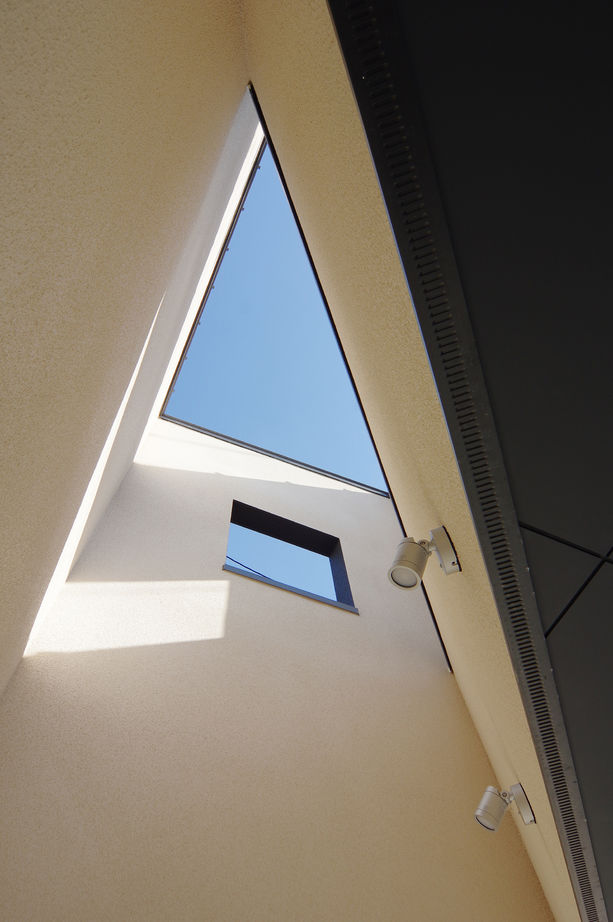 ビー・エル・ビルド　ビルド一級建築士事務所 【3000万円台/41.1坪/吹き抜け/店舗併用住宅】美容室も居住空間もリラックスできる自慢のキューブ型の家の建築実例画像4