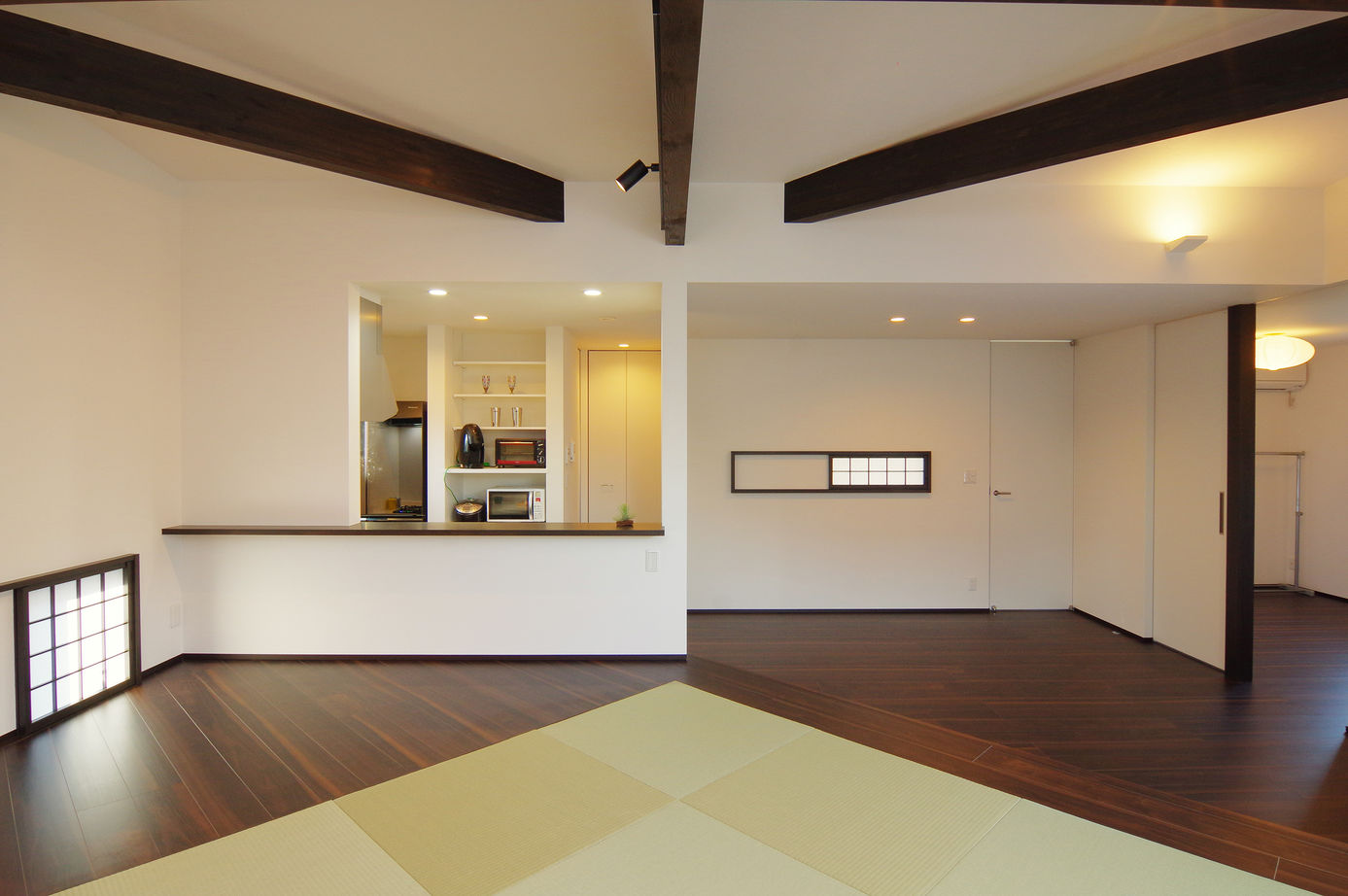 ビー・エル・ビルド　ビルド一級建築士事務所 【3000万円台/41.1坪/吹き抜け/店舗併用住宅】美容室も居住空間もリラックスできる自慢のキューブ型の家の建築実例画像6