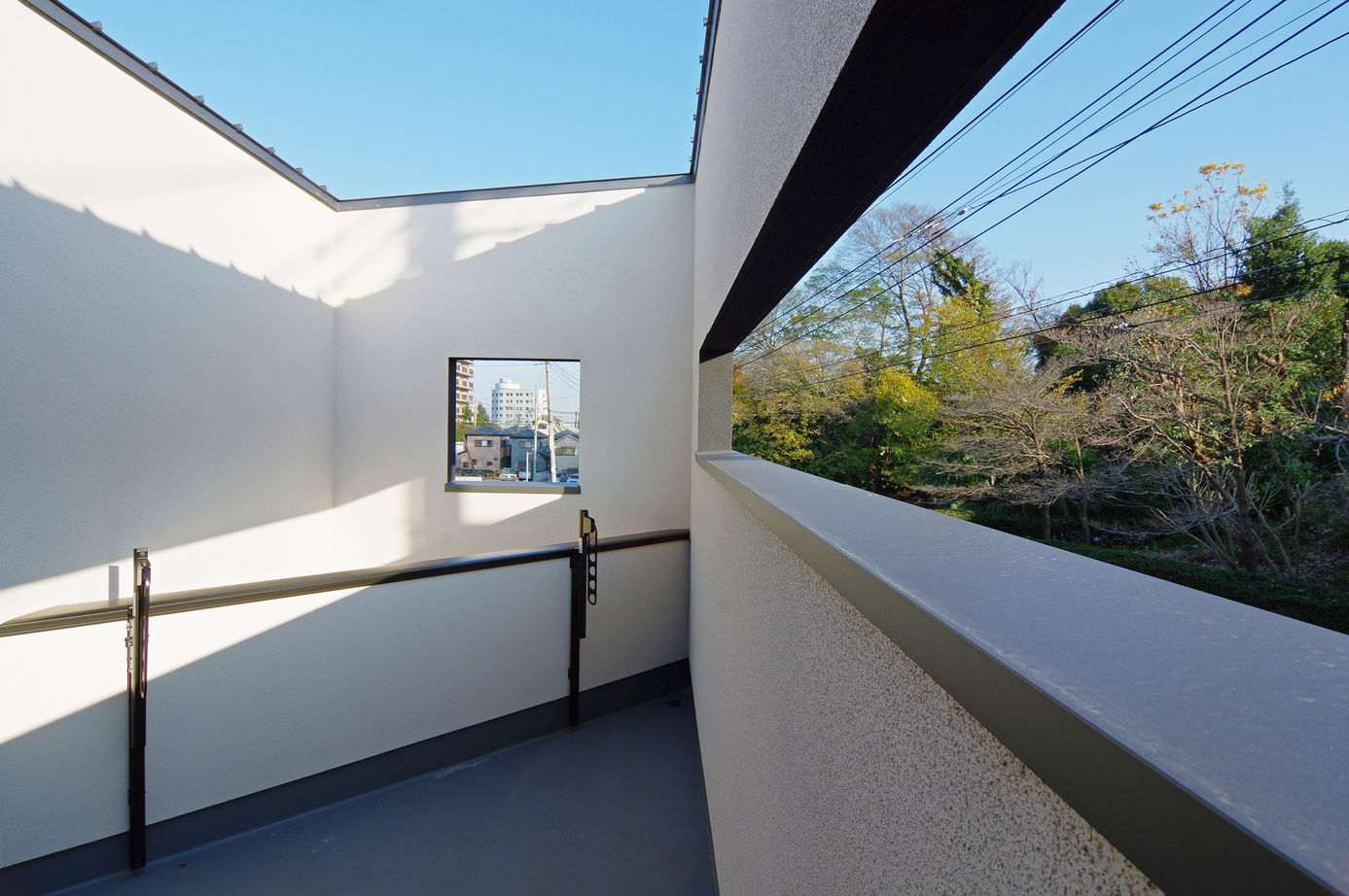 ビー・エル・ビルド　ビルド一級建築士事務所 【3000万円台/41.1坪/吹き抜け/店舗併用住宅】美容室も居住空間もリラックスできる自慢のキューブ型の家の建築実例画像9