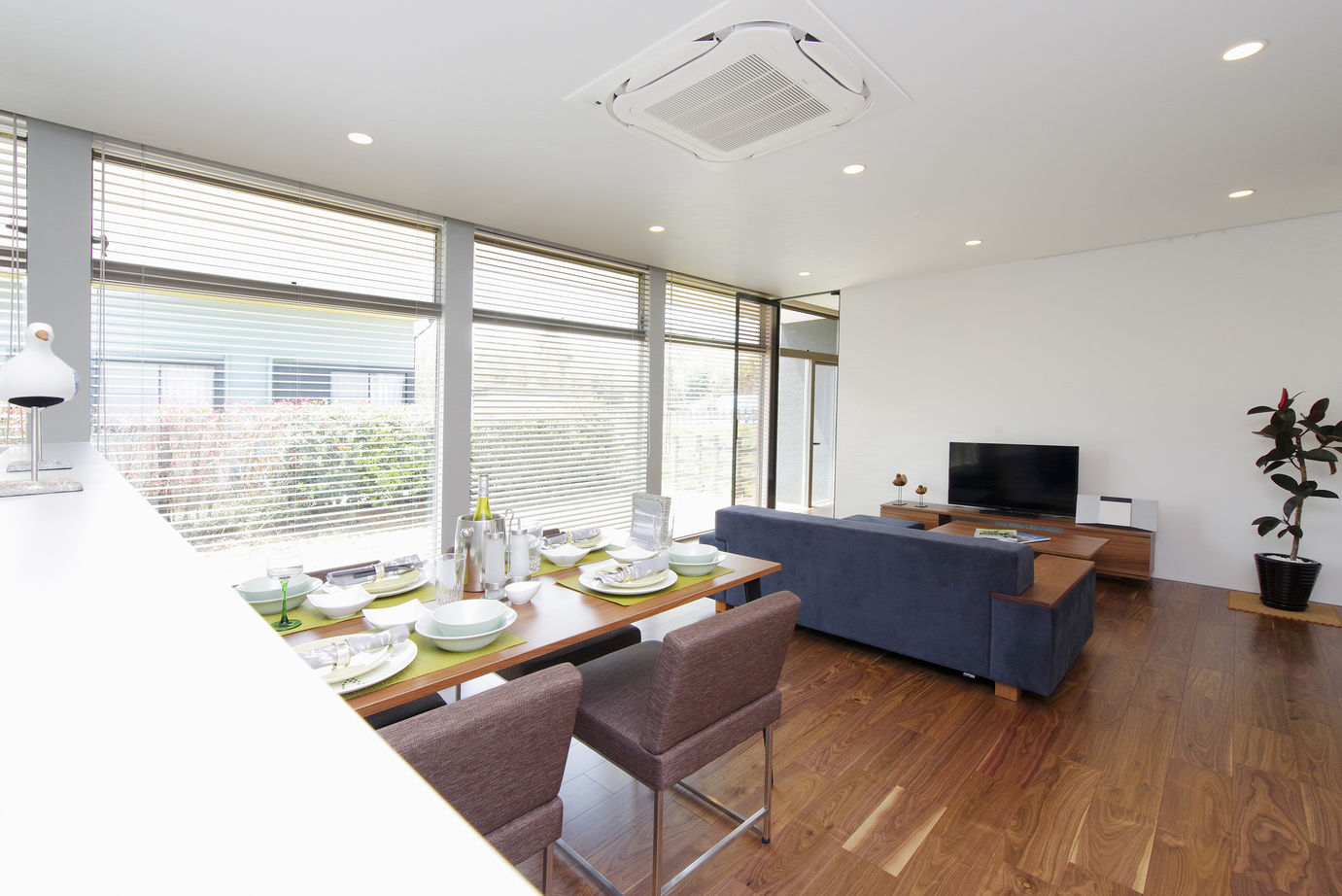 ビー・エル・ビルド　ビルド一級建築士事務所 【平屋のガレージハウス/1000万円台/間取り図】男の憧れを凝縮したシンプルで開放感あるビルトインガレージの建築実例画像7