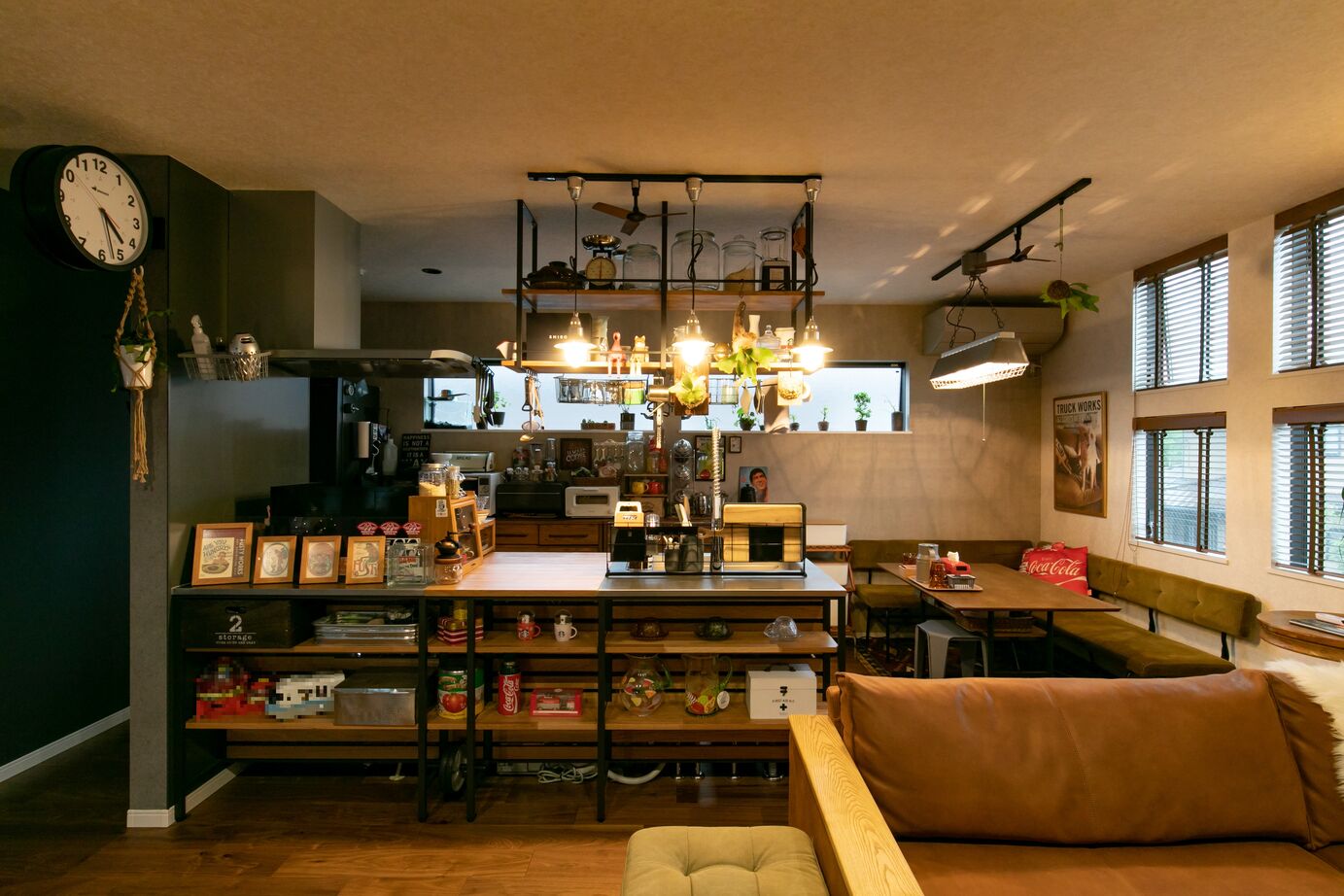 ビー・エル・ビルド　ビルド一級建築士事務所 【3000万円台/55坪/ガレージハウス/防音室】アメリカンヴィンテージな倉庫を体現する愛車と音楽を楽しむ家の建築実例画像5