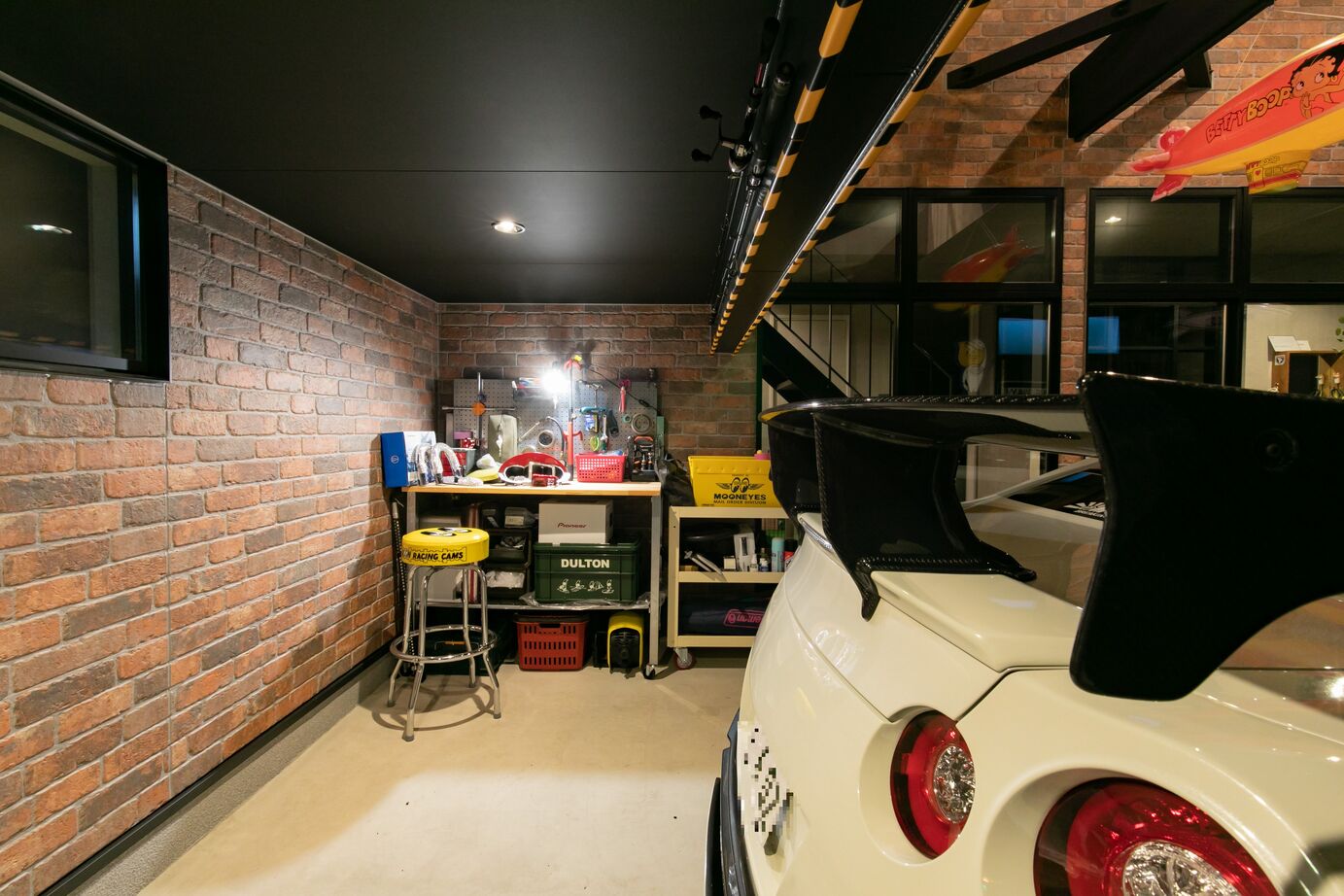 ビー・エル・ビルド　ビルド一級建築士事務所 【3000万円台/55坪/ガレージハウス/防音室】アメリカンヴィンテージな倉庫を体現する愛車と音楽を楽しむ家の建築実例画像8