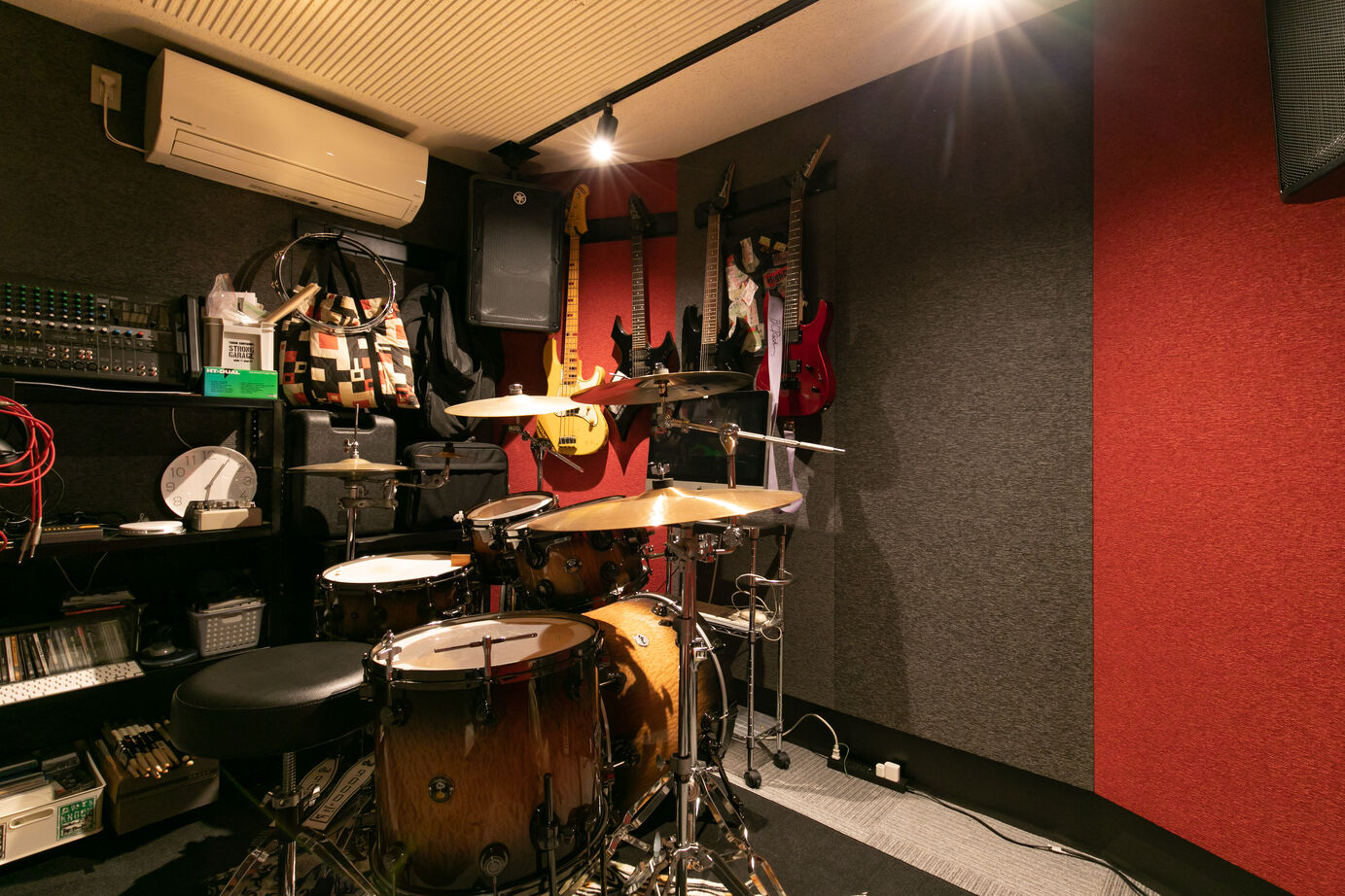 ビー・エル・ビルド　ビルド一級建築士事務所 【3000万円台/55坪/ガレージハウス/防音室】アメリカンヴィンテージな倉庫を体現する愛車と音楽を楽しむ家の建築実例画像9