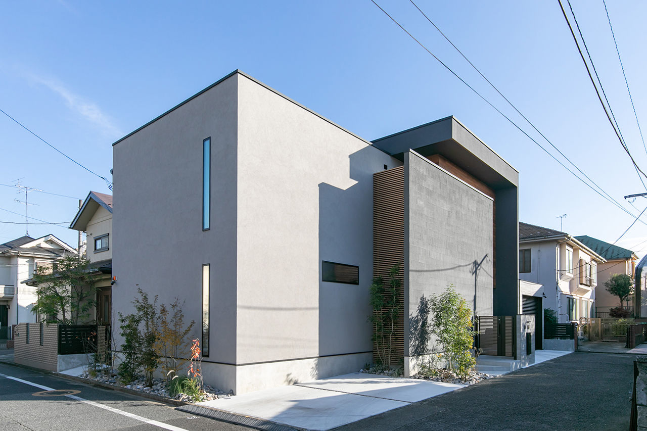 ビー・エル・ビルド　ビルド一級建築士事務所 【4000万円以上/53.9坪/カーポート/屋外ガレージ/間取り図】素材を活かしデザインした高級感漂う重厚な家の建築実例画像1