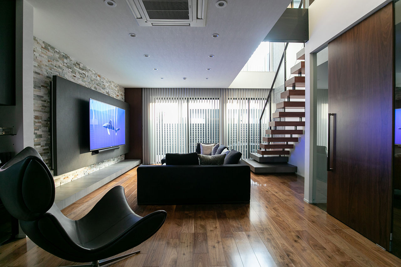 ビー・エル・ビルド　ビルド一級建築士事務所 【4000万円以上/53.9坪/カーポート/屋外ガレージ/間取り図】素材を活かしデザインした高級感漂う重厚な家の建築実例画像2