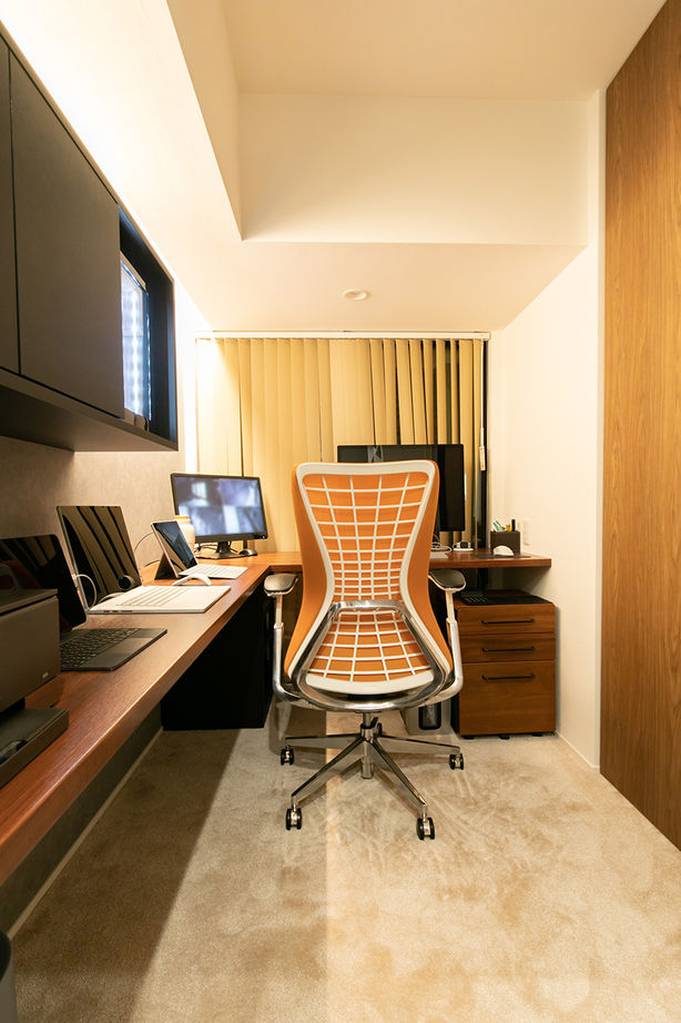 ビー・エル・ビルド　ビルド一級建築士事務所 【4000万円以上/53.9坪/カーポート/屋外ガレージ/間取り図】素材を活かしデザインした高級感漂う重厚な家の建築実例画像5