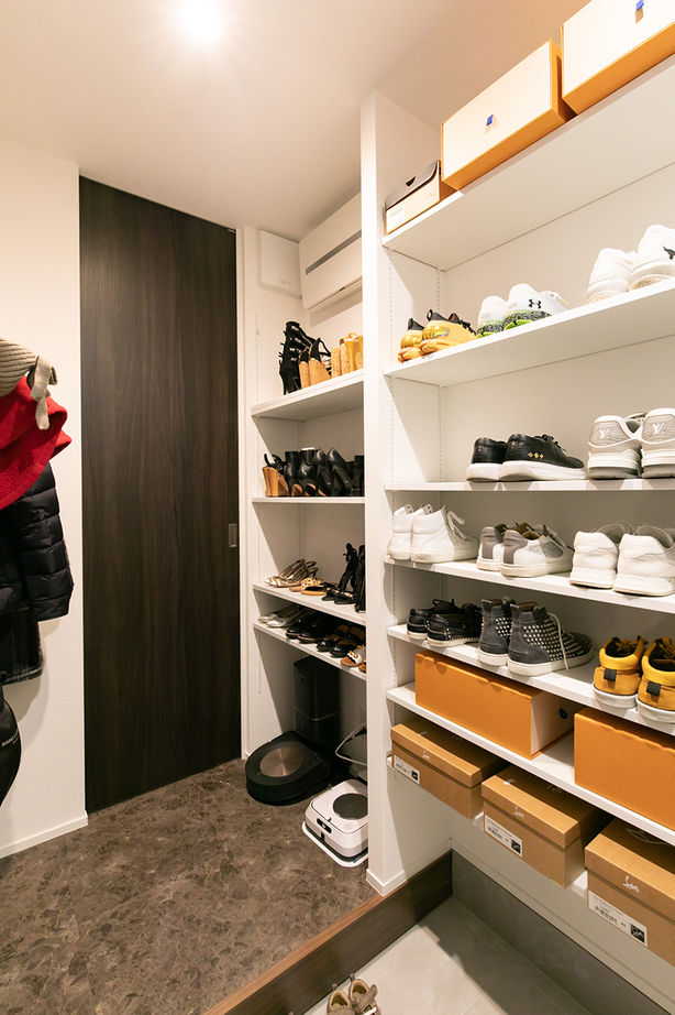 ビー・エル・ビルド　ビルド一級建築士事務所 【4000万円以上/53.9坪/カーポート/屋外ガレージ/間取り図】素材を活かしデザインした高級感漂う重厚な家の建築実例画像7