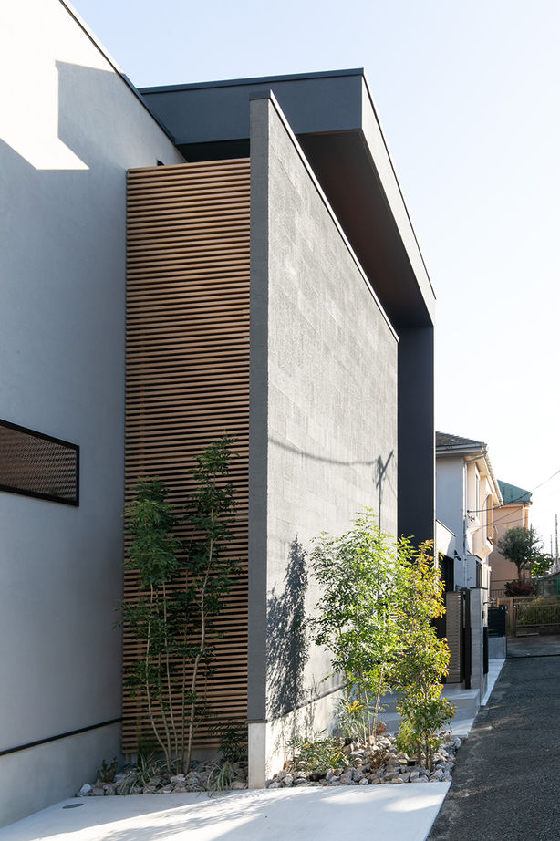 ビー・エル・ビルド　ビルド一級建築士事務所 【4000万円以上/53.9坪/カーポート/屋外ガレージ/間取り図】素材を活かしデザインした高級感漂う重厚な家の建築実例画像8