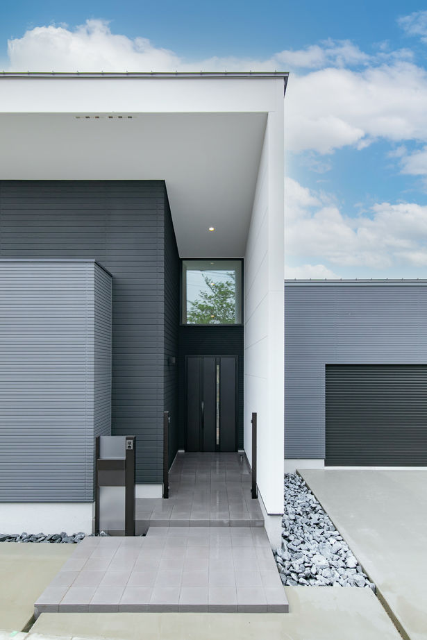 ビー・エル・ビルド　ビルド一級建築士事務所 【4000万円以上/59.1坪/平屋/ビルトインガレージ/車2台/間取り図】内に広がる開放感。モダン建築な注文住宅の建築実例画像2