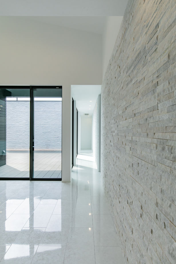 ビー・エル・ビルド　ビルド一級建築士事務所 【4000万円以上/59.1坪/平屋/ビルトインガレージ/車2台/間取り図】内に広がる開放感。モダン建築な注文住宅の建築実例画像7