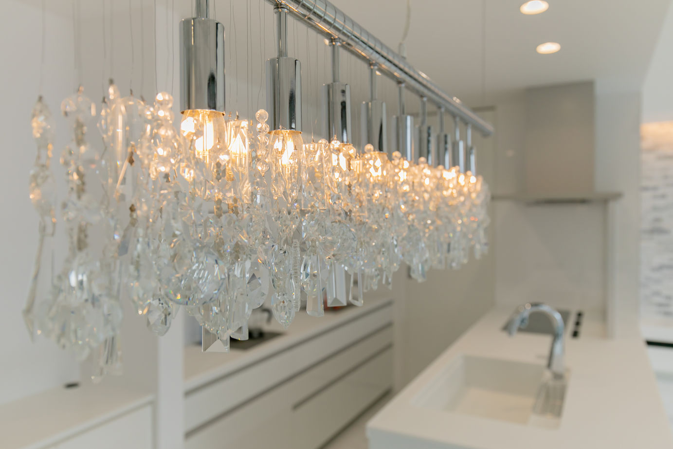 ビー・エル・ビルド　ビルド一級建築士事務所 【4000万円以上/59.1坪/平屋/ビルトインガレージ/車2台/間取り図】内に広がる開放感。モダン建築な注文住宅の建築実例画像11