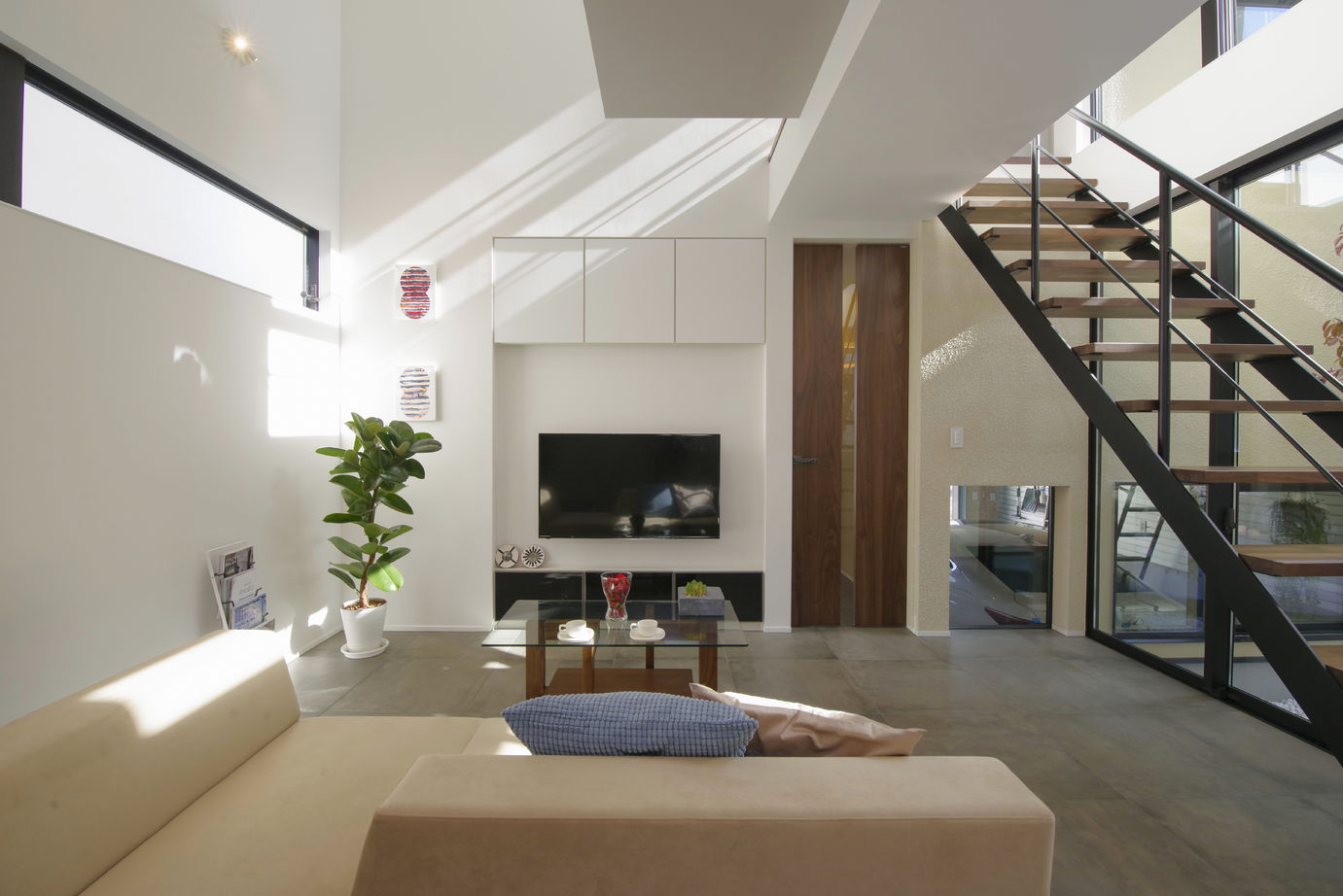 ビー・エル・ビルド　ビルド一級建築士事務所 【2000万円台/34.9坪/ビルトインガレージ/吹き抜け/間取り図】家族と空間を明るく繋ぐ中庭が真ん中にある家の建築実例画像6