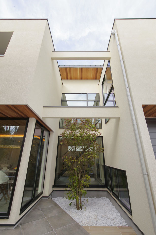 ビー・エル・ビルド　ビルド一級建築士事務所 【2000万円台/34.9坪/ビルトインガレージ/吹き抜け/間取り図】家族と空間を明るく繋ぐ中庭が真ん中にある家の建築実例画像12