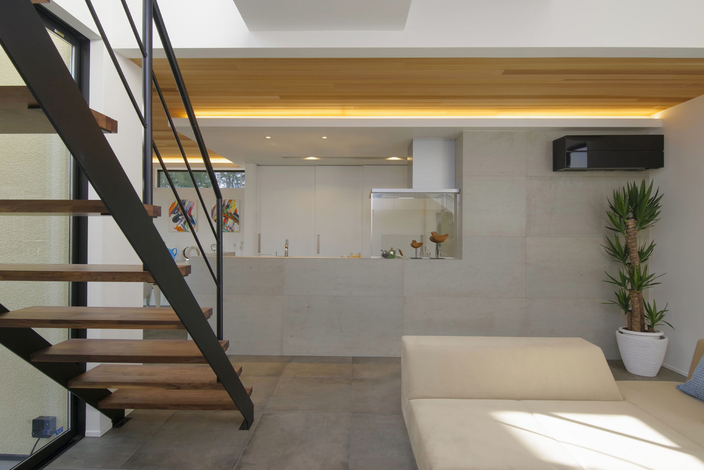 ビー・エル・ビルド　ビルド一級建築士事務所 【2000万円台/34.9坪/ビルトインガレージ/吹き抜け/間取り図】家族と空間を明るく繋ぐ中庭が真ん中にある家の建築実例画像14