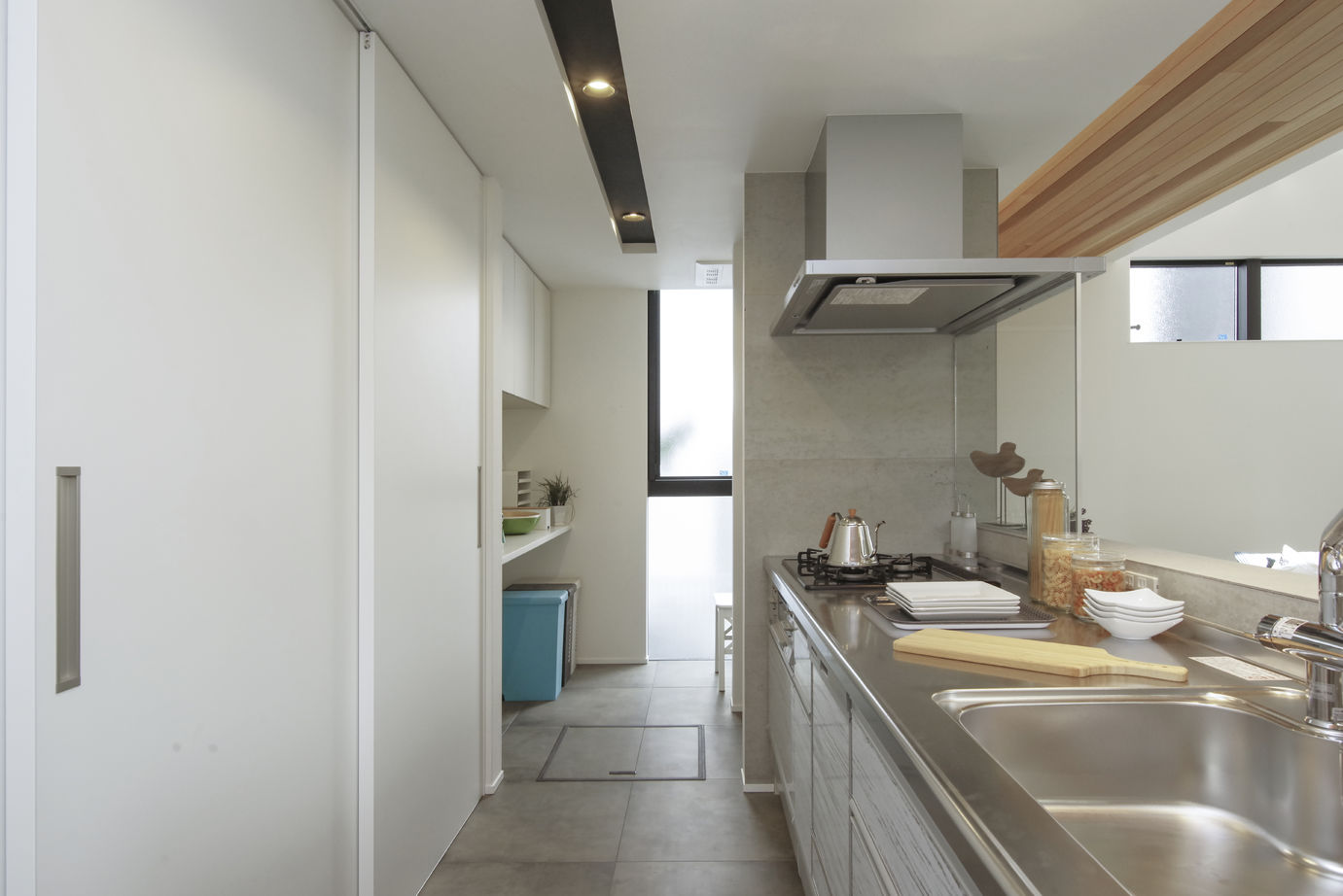 ビー・エル・ビルド　ビルド一級建築士事務所 【2000万円台/34.9坪/ビルトインガレージ/吹き抜け/間取り図】家族と空間を明るく繋ぐ中庭が真ん中にある家の建築実例画像15