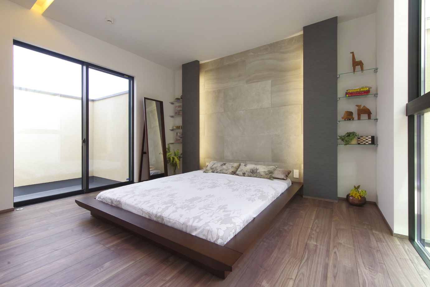 ビー・エル・ビルド　ビルド一級建築士事務所 【2000万円台/34.9坪/ビルトインガレージ/吹き抜け/間取り図】家族と空間を明るく繋ぐ中庭が真ん中にある家の建築実例画像17