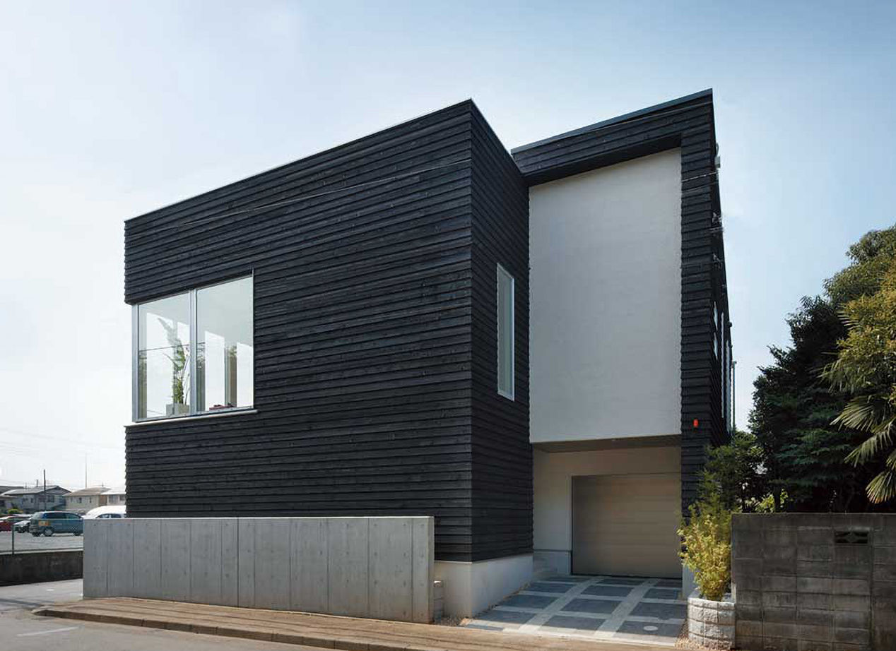 ビー・エル・ビルド　ビルド一級建築士事務所 【4000万円以上/64.3坪/ビルトインガレージ/中庭/間取り図】1階は内に、2階は外に開く寛ぎに合った注文住宅の建築実例画像