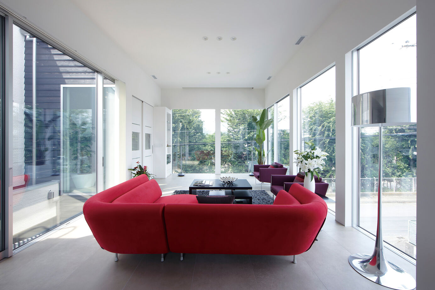 ビー・エル・ビルド　ビルド一級建築士事務所 【4000万円以上/64.3坪/ビルトインガレージ/中庭/間取り図】1階は内に、2階は外に開く寛ぎに合った注文住宅の建築実例画像2