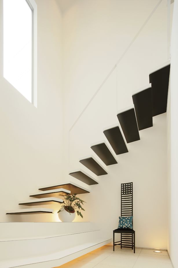 ビー・エル・ビルド　ビルド一級建築士事務所 【4000万円以上/64.3坪/ビルトインガレージ/中庭/間取り図】1階は内に、2階は外に開く寛ぎに合った注文住宅の建築実例画像5