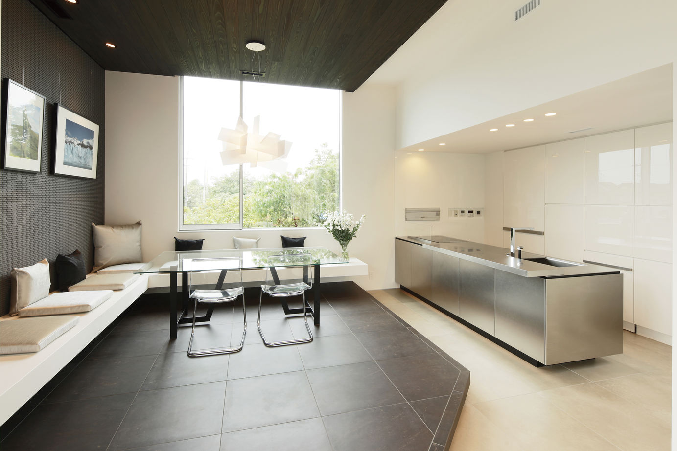 ビー・エル・ビルド　ビルド一級建築士事務所 【4000万円以上/64.3坪/ビルトインガレージ/中庭/間取り図】1階は内に、2階は外に開く寛ぎに合った注文住宅の建築実例画像6