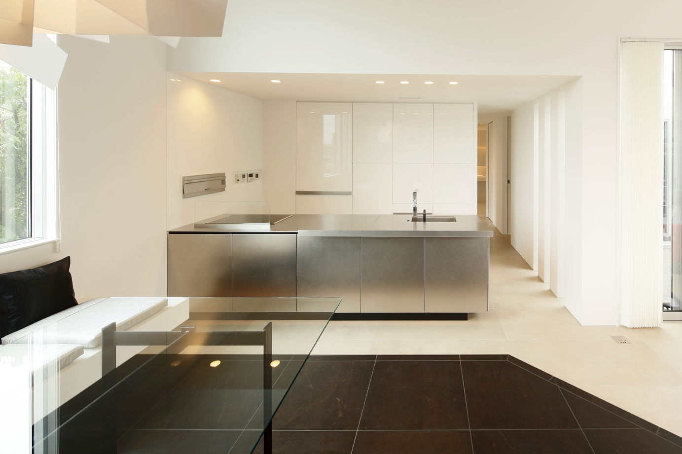 ビー・エル・ビルド　ビルド一級建築士事務所 【4000万円以上/64.3坪/ビルトインガレージ/中庭/間取り図】1階は内に、2階は外に開く寛ぎに合った注文住宅の建築実例画像7