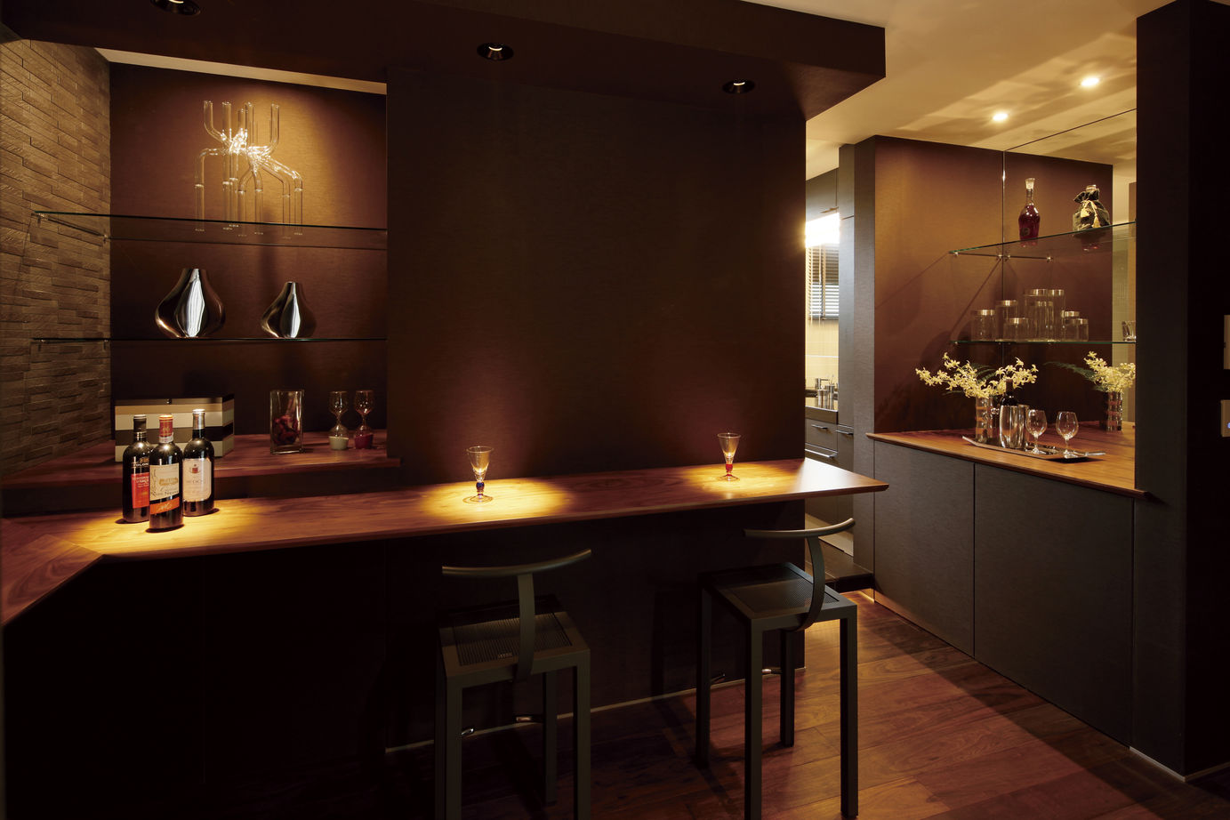 ビー・エル・ビルド　ビルド一級建築士事務所 【4000万円以上/64.3坪/ビルトインガレージ/中庭/間取り図】1階は内に、2階は外に開く寛ぎに合った注文住宅の建築実例画像9