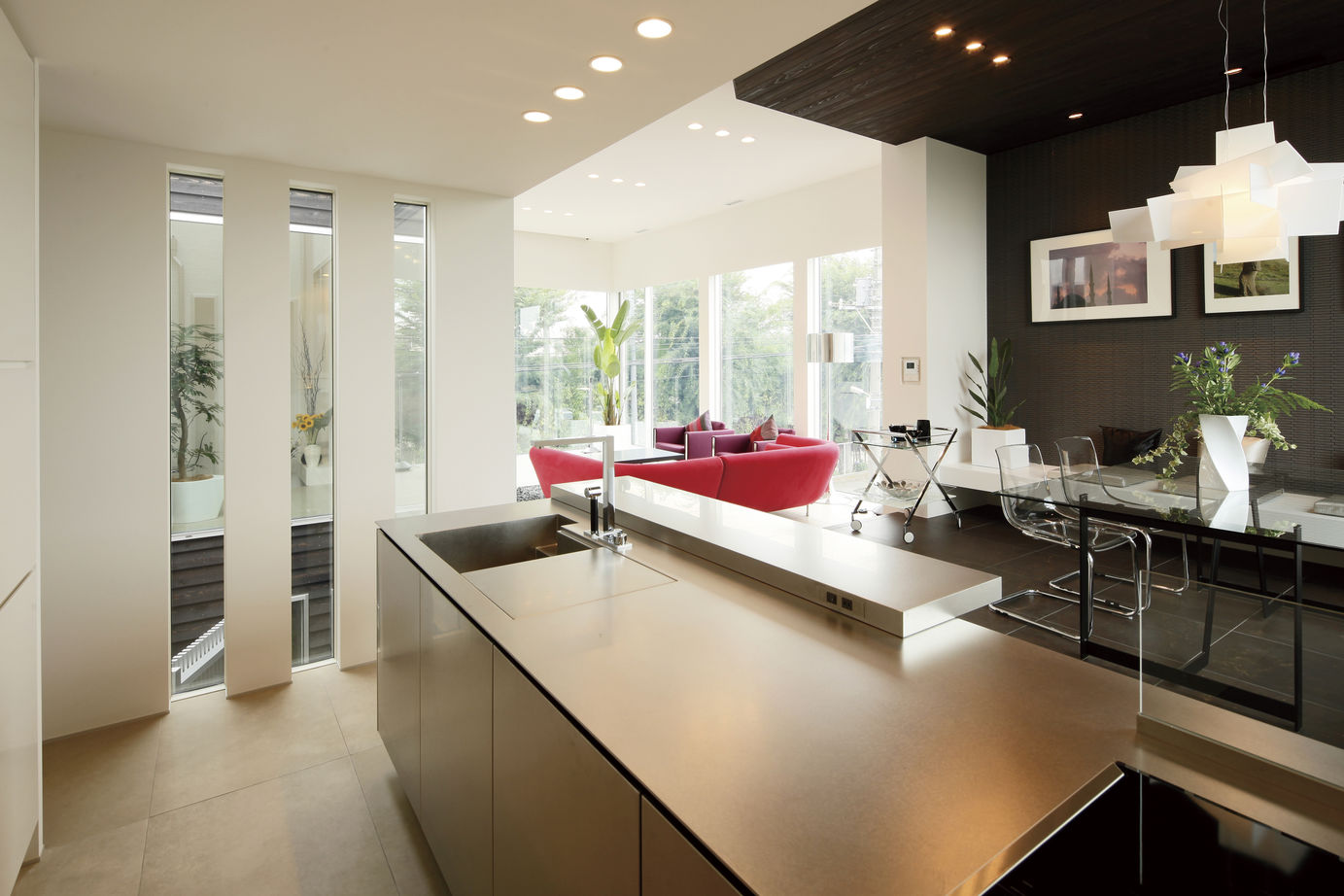 ビー・エル・ビルド　ビルド一級建築士事務所 【4000万円以上/64.3坪/ビルトインガレージ/中庭/間取り図】1階は内に、2階は外に開く寛ぎに合った注文住宅の建築実例画像14