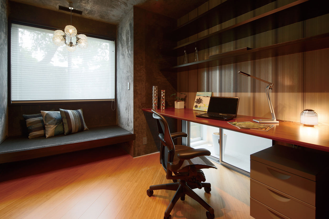 ビー・エル・ビルド　ビルド一級建築士事務所 【4000万円以上/64.3坪/ビルトインガレージ/中庭/間取り図】1階は内に、2階は外に開く寛ぎに合った注文住宅の建築実例画像17