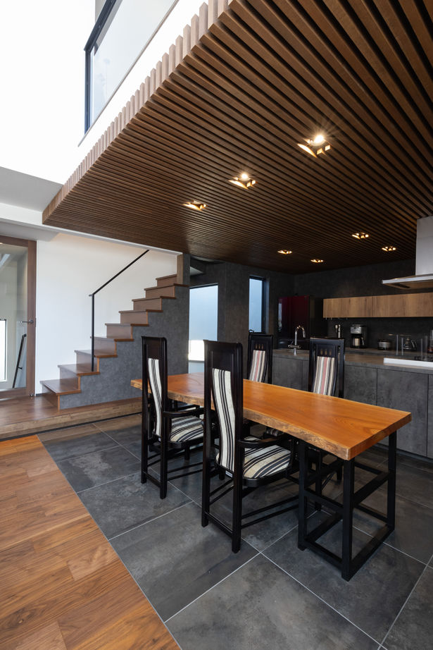 ビー・エル・ビルド　ビルド一級建築士事務所 【4000万円以上/64坪/車2台/ビルトインガレージ/変形地/間取り図】洗練された住空間の開放的な3階建て住宅の建築実例画像4