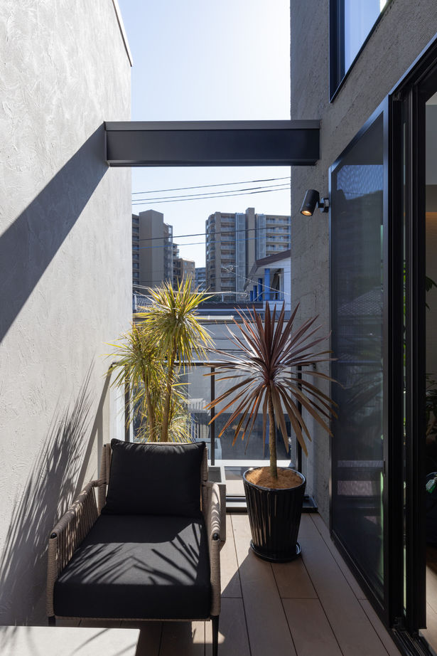 ビー・エル・ビルド　ビルド一級建築士事務所 【4000万円以上/64坪/車2台/ビルトインガレージ/変形地/間取り図】洗練された住空間の開放的な3階建て住宅の建築実例画像6