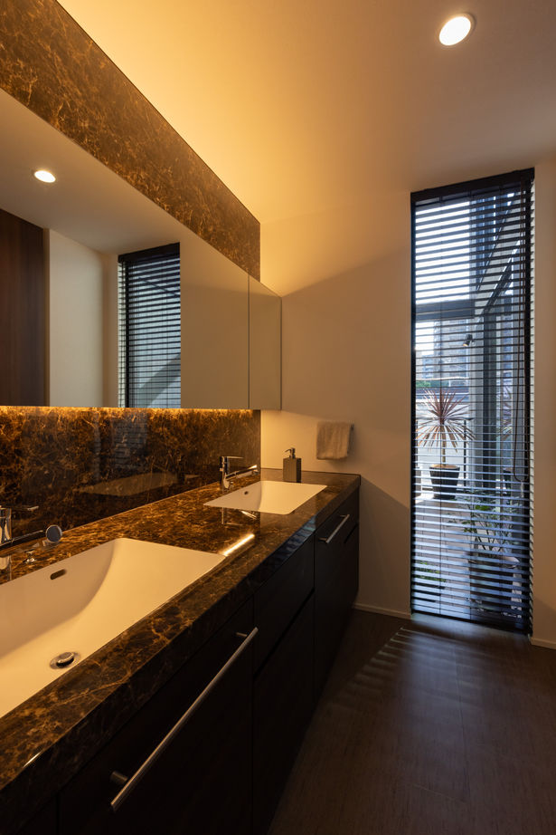 ビー・エル・ビルド　ビルド一級建築士事務所 【4000万円以上/64坪/車2台/ビルトインガレージ/変形地/間取り図】洗練された住空間の開放的な3階建て住宅の建築実例画像9