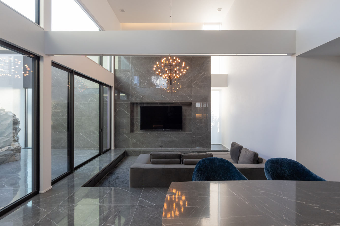 ビー・エル・ビルド　ビルド一級建築士事務所 【4000万円以上/58坪/中庭/ペット/ビルトインガレージ】モデルハウスを参考にしたリゾートホテルのような家の建築実例画像2