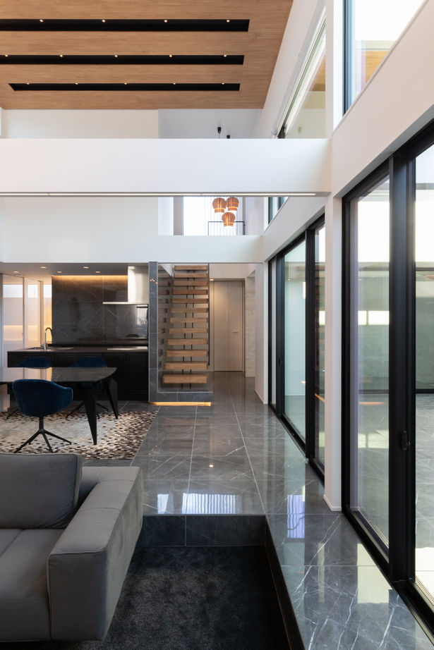 ビー・エル・ビルド　ビルド一級建築士事務所 【4000万円以上/58坪/中庭/ペット/ビルトインガレージ】モデルハウスを参考にしたリゾートホテルのような家の建築実例画像4