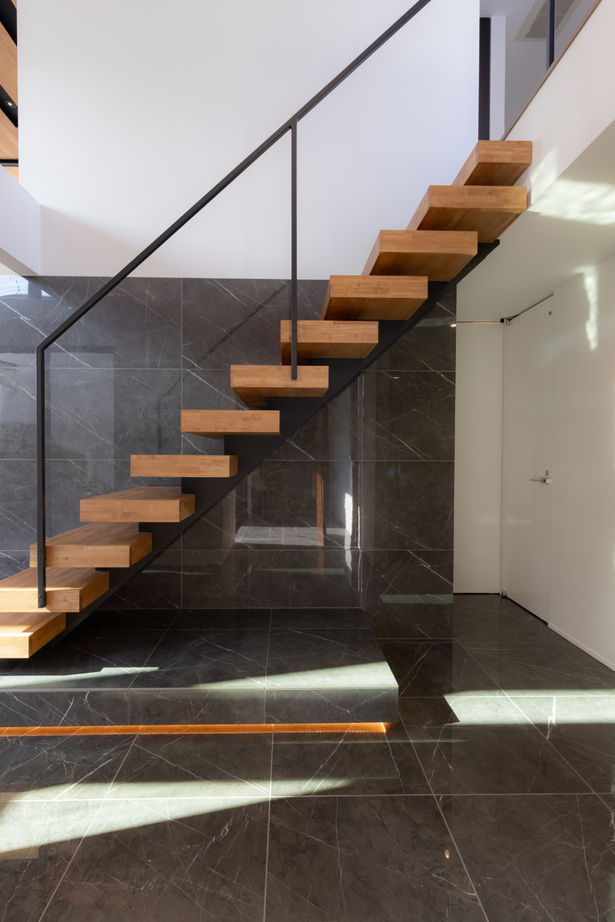 ビー・エル・ビルド　ビルド一級建築士事務所 【4000万円以上/58坪/中庭/ペット/ビルトインガレージ】モデルハウスを参考にしたリゾートホテルのような家の建築実例画像5