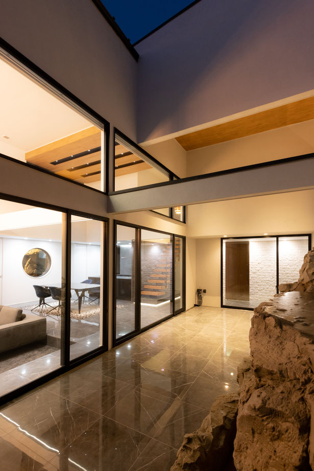 ビー・エル・ビルド　ビルド一級建築士事務所 【4000万円以上/58坪/中庭/ペット/ビルトインガレージ】モデルハウスを参考にしたリゾートホテルのような家の建築実例画像7