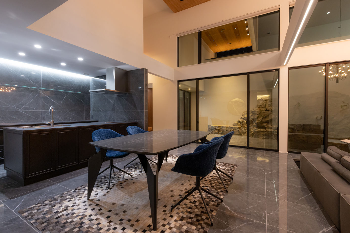 ビー・エル・ビルド　ビルド一級建築士事務所 【4000万円以上/58坪/中庭/ペット/ビルトインガレージ】モデルハウスを参考にしたリゾートホテルのような家の建築実例画像8