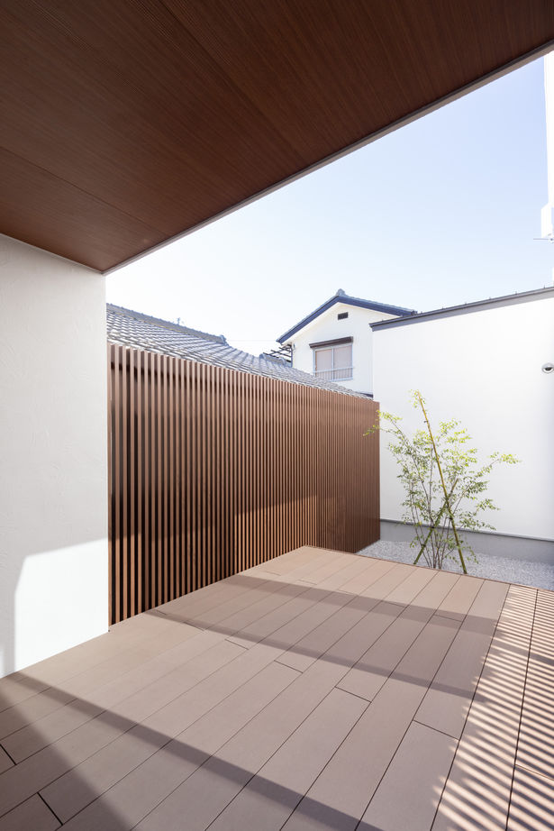 ビー・エル・ビルド　ビルド一級建築士事務所 【4000万円以上/48.3坪/幅7.5ｍ/中庭/縦長/リビング階段】プライバシーをしっかり守る開放的で奥行のある家の建築実例画像4