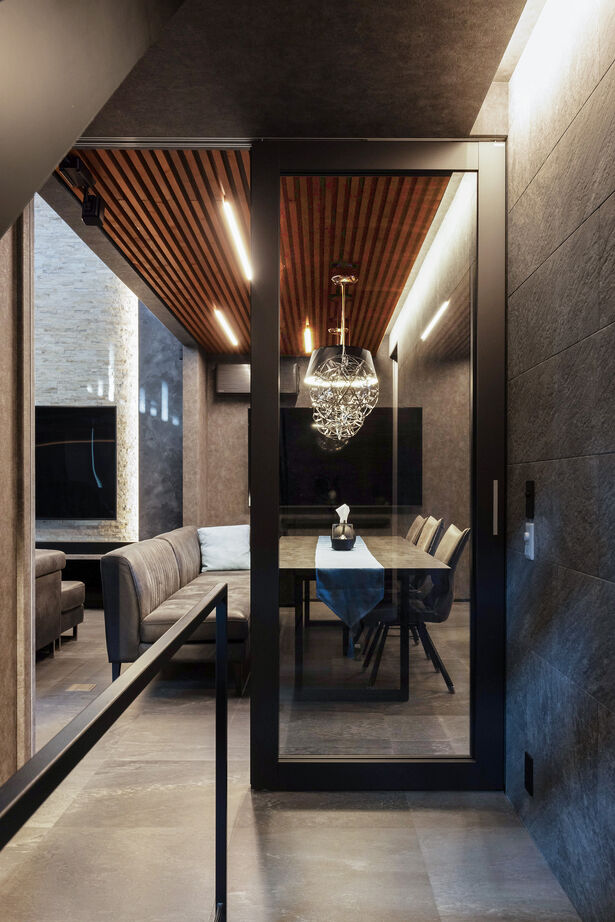 ビー・エル・ビルド　ビルド一級建築士事務所 【56.1坪/3階建て/ガレージハウス/サウナ】邸宅に広がる非日常空間。圧倒的な開放感で描く上質な暮らしの建築実例画像6