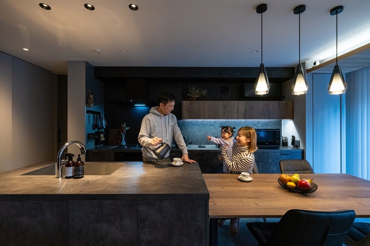 「未来を考える家」カーサ総研 【HEAT20 G2/UA値0.45/C値0.25】「100%イメージ通り！」と大絶賛のホテルライクな二世帯住宅の建築実例画像2