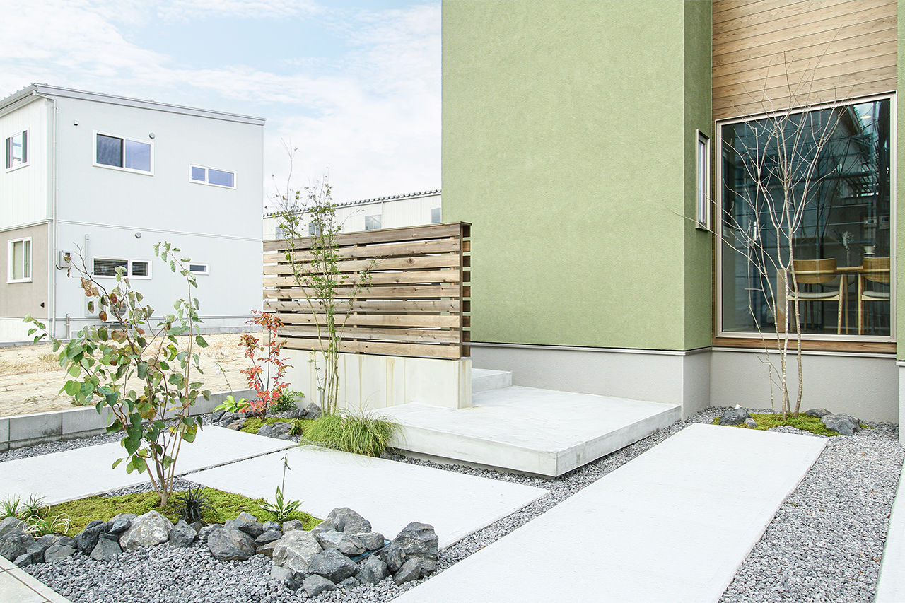 ハーバーハウス 家族の時間を楽しむモスグリーンの塗り壁の家の建築実例画像2