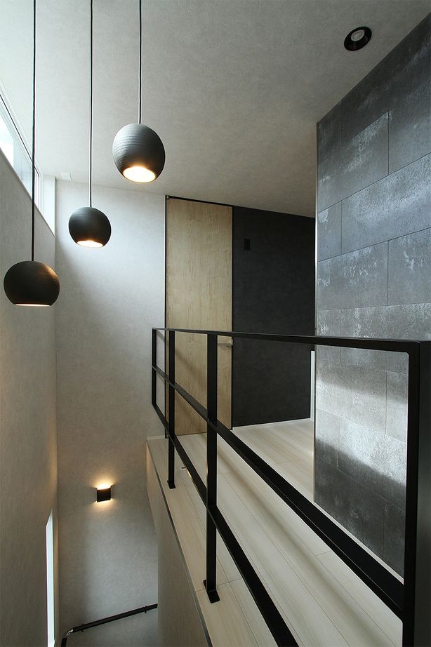 ハーバーハウス 木格子の勾配天井とモノトーンインテリアが魅せる、広い2階リビングの家の建築実例画像6