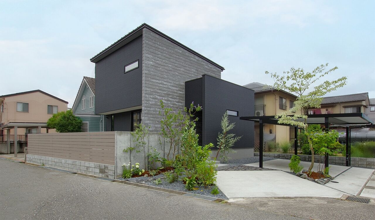 ハーバーハウス 2つの庭で植栽とアウトドアを楽しむ家の建築実例画像