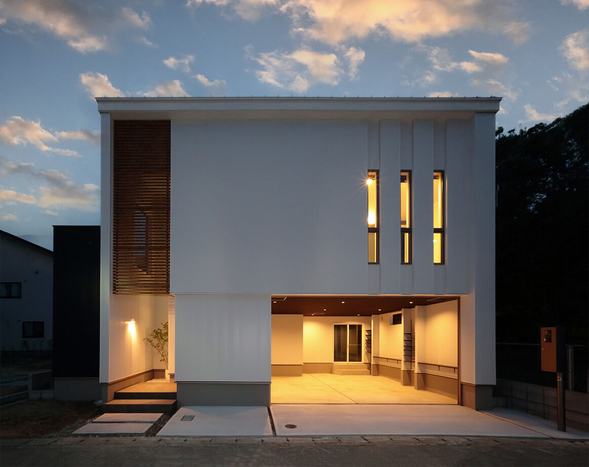 ハーバーハウス 高断熱＆高調湿で居心地抜群！開放的な木漏れ日リビングがある、気品に満ちた家の建築実例画像